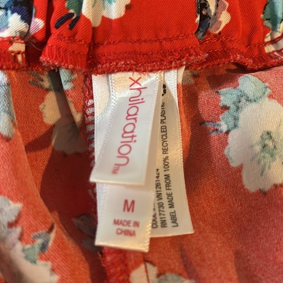 Xhilaration juniors red floral and stripes shorts size medium - Picture 3 of 3